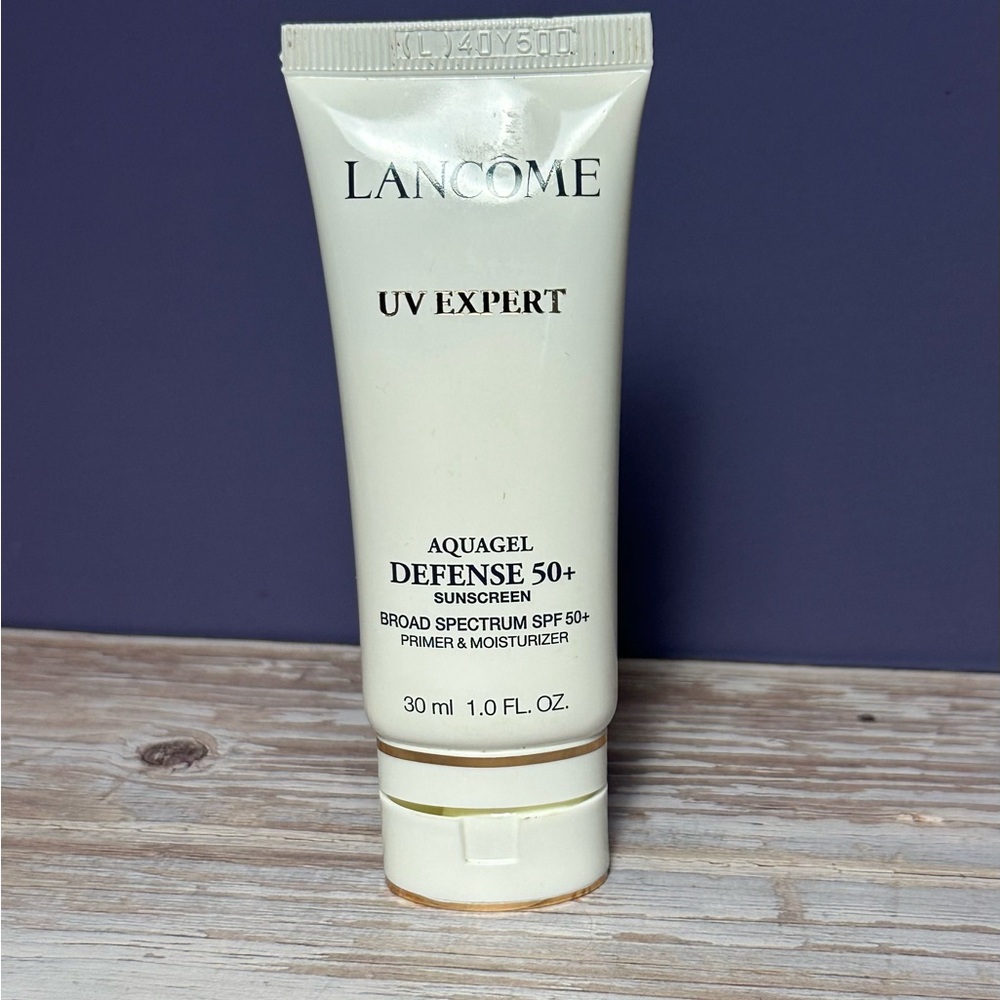 Lancôme UV Expert Aquagel Defense 50+ Sunscreen - Picture 8 of 9